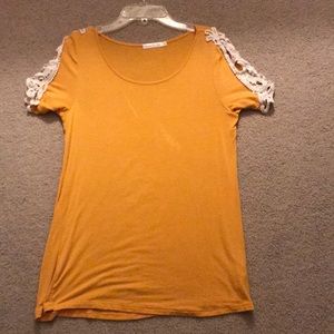 shirt size small in juniors